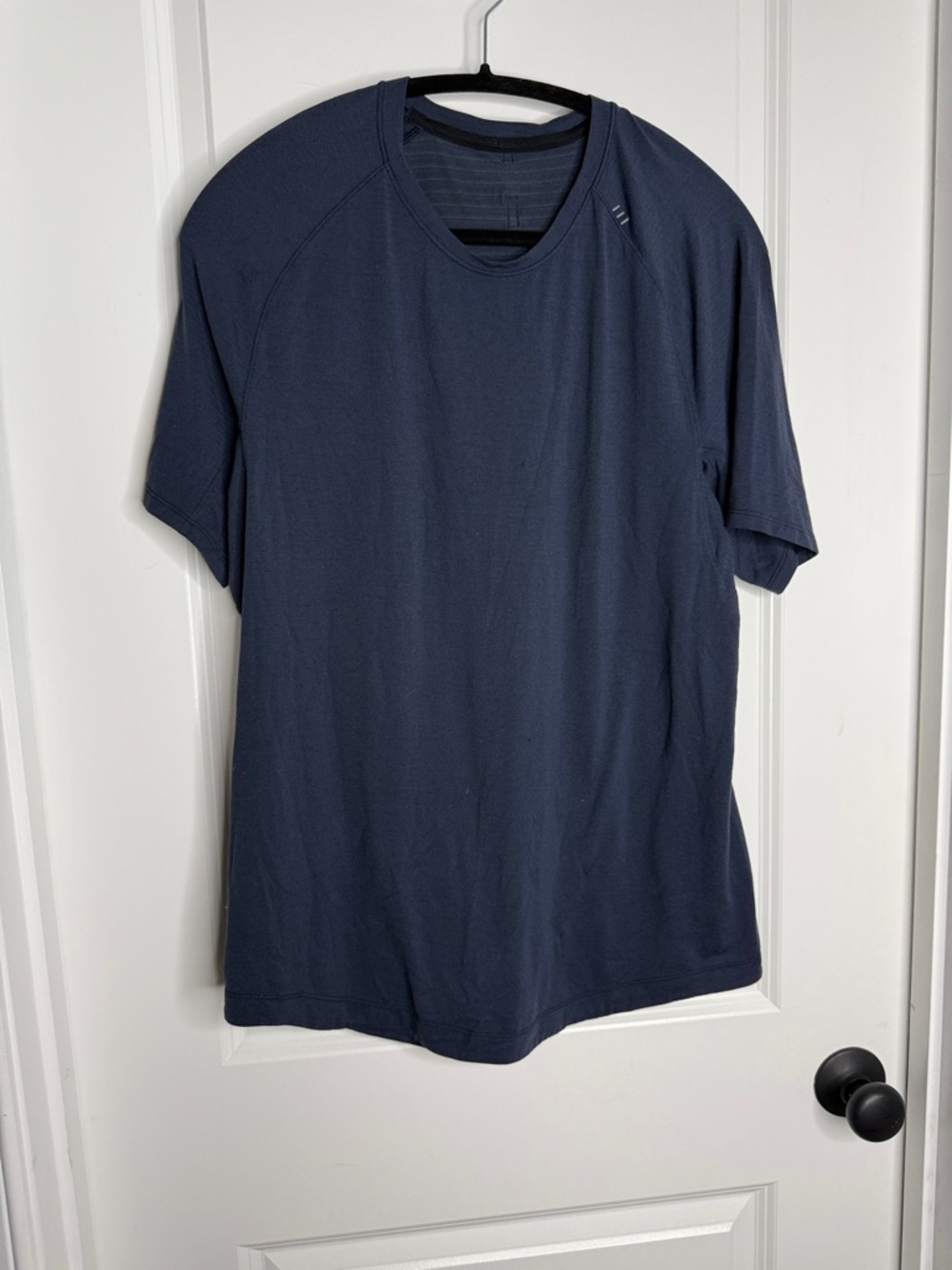 Lululemon L Men's Performance Crew Neck Shirt - Navy